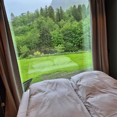 Grotdalstind, Rekkedal Gjestegard - * Sæbø